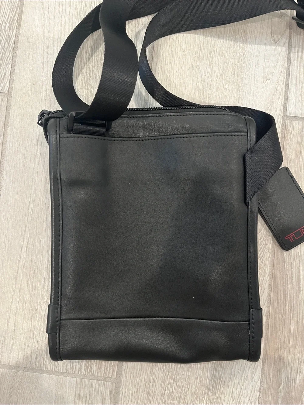 TUMI Luxury Brand Black Leather Alpha Crossbody Bag With Luggage Tag-Brand New